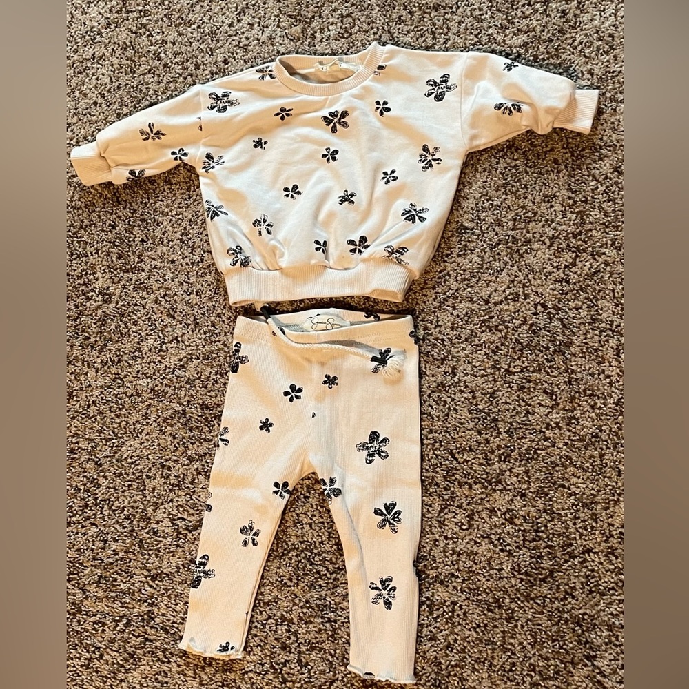 3 to 6 month - Jessica Simpson - Baby Outfit - Brand New, Never worn - no tags